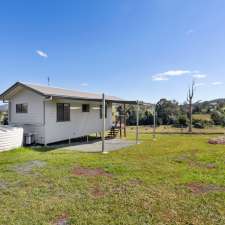 Valley Cabins By The Creek | 90 Reeves Rd, Imbil QLD 4570, Australia