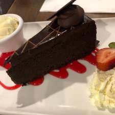 Restaurant at The Vale Hotel | 222 Ross River Rd, Aitkenvale QLD 4814, Australia