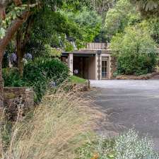 Foxes Hollow Cottage-Style Spa Apartments | 48 Edward St, Belgrave VIC 3160, Australia