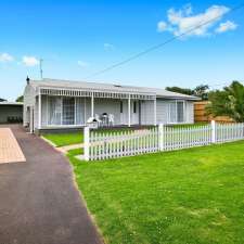 Dromana Holiday House | 17 Verdon St, Dromana VIC 3936, Australia