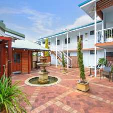 Dolphin Lodge | 32 Adelaide Cres, Middleton Beach WA 6330, Australia