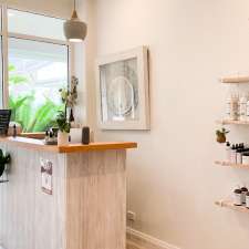 Bare Hair Studio | Shop 2 , Hotel Grand Chancellor resort, Coral Coast Dr, Palm Cove QLD 4879, Australia