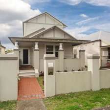 Newcastle Executive Homes - Veda House | 12 Veda St, Hamilton NSW 2303, Australia