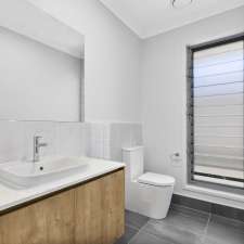 Budget Bathrooms | 31-35 Mecklem Ct, Ningi QLD 4511, Australia