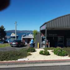 Beauty Point Water Front Hotel | 1 Wharf Rd, Beauty Point TAS 7270, Australia