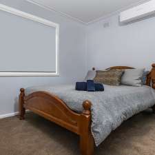 Cobar Accommodation - Beds On Mopone | 16 Mopone St, Cobar NSW 2835, Australia