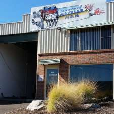 Tamworth Muffler Man | 16 Crown St, Taminda NSW 2340, Australia