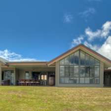 Limni House | 18 Barefoot Boulevard, Barrine QLD 4872, Australia