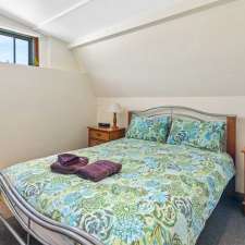 Black Dolfhin Accommodation San Remo | 75 Phillip Island Rd, San Remo VIC 3925, Australia