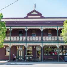 Shamrock Hotel | 84 Railway Rd, Elmore VIC 3558, Australia