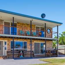 Pottsville Beach 'Hook, Wine & Sinker' Holiday House | 2/81 Andrew Ave, Pottsville Beach NSW 2489, Australia