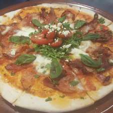 Hungry Wolf's Pizza And Pasta | 2E-E Kateena Ave, Tascott NSW 2250, Australia
