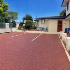 The Royal Dolphin Bed & Breakfast and Holiday Home in Safety Bay | 12 Royal Rd, Safety Bay WA 6169, Australia