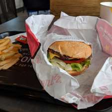 Carl's Jr. | 1-5 Monahans Rd, Cranbourne West VIC 3977, Australia