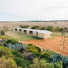 Hounds Hilton | 33103 Brand Hwy, South Greenough WA 6528, Australia