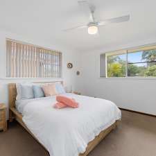 Gone Coastal / SOLscape Holiday Rentals | 9 Edith St, North Haven NSW 2443, Australia