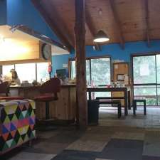 Emerald Backpackers Hostel | 2 Lakeview Ct, Emerald VIC 3782, Australia
