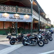 Grand Neath Hotel | 26 Cessnock Rd, Neath NSW 2326, Australia