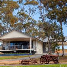 Neagles Retreat Villas | Neagles Rock Road, Emu Flat SA 5453, Australia