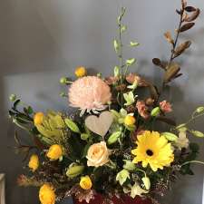 Lanies Flowers | 21 Scoresby St, Kerang VIC 3579, Australia