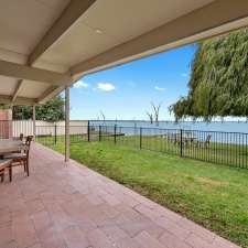 Leroys Accommodation - Mulwala Waterside | 107 Corowa Rd, Mulwala NSW 2647, Australia