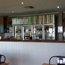 Wings and Fins - Seafood Restaurant, Bar & Bistro | 3260 S Gippsland Hwy, Tooradin VIC 3980, Australia