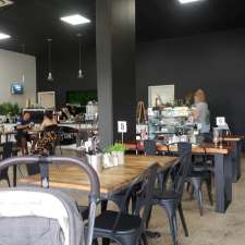 Fresh Point Co. Cafe | Shop 5-9/127 Flynn Circuit, Bellamack NT 0832, Australia