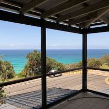 Discover Stradbroke Island Accommodation | 3, level 1/23 Mooloomba Rd, Point Lookout QLD 4183, Australia