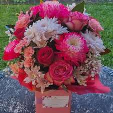 Myee's Flowers & Giftbox Boutique Macleay Island | 37 Baracoota St, Macleay Island QLD 4184, Australia
