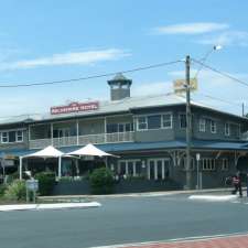Bottlemart - Belvedere Hotel | Oxley Ave & Woodcliffe St, Woody Point QLD 4019, Australia