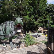 Capricorn dinosaur mini golf and zoo | 9 Stones Rd, Woodbury QLD 4703, Australia