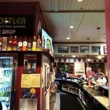 Red Rocket Diner | 27 Dougall St, Bororen QLD 4678, Australia