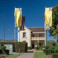 Albury Visitor Information Centre | Railway Place, Cnr Smollett and, Young St, Albury NSW 2640, Australia