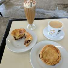 Bargo Homemade Pies and Cafe | Shop 2/21 Remembrance Driveway, Yanderra NSW 2574, Australia