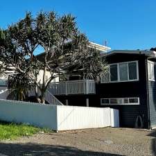 Cooee Bay Beach House | 10 Cathne St, Cooee Bay QLD 4703, Australia