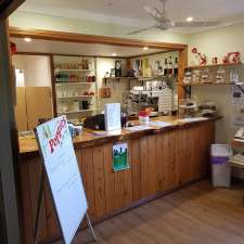 Poppies on the hill | 10 Bunya Ave, Bunya Mountains QLD 4405, Australia