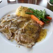 Ginos Trattoria | 128 Lae Dr, Runaway Bay QLD 4216, Australia