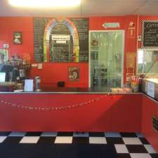 Newell Beach Takeaway and Cafe | 42 Marine Parade, Newell QLD 4873, Australia