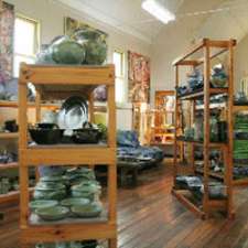 Mogo Pottery & Painting Gallery | 22-24 Sydney St, Mogo NSW 2536, Australia