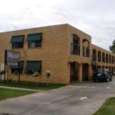 Lake Mulwala Hotel Motel | 88 Melbourne St, Mulwala NSW 2647, Australia