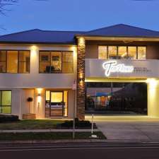 Tea House Motor Inn and Apartments | 280 Napier St, Bendigo VIC 3550, Australia