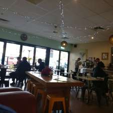 Platters Cafe & Bar | 1/67 Main Hurstbridge Rd, Diamond Creek VIC 3089, Australia