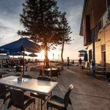 Munchas Cafe and Catering | Ground Floor Surf Club Shelly Beach, Shelly Beach Rd, Shelly Beach NSW 2261, Australia