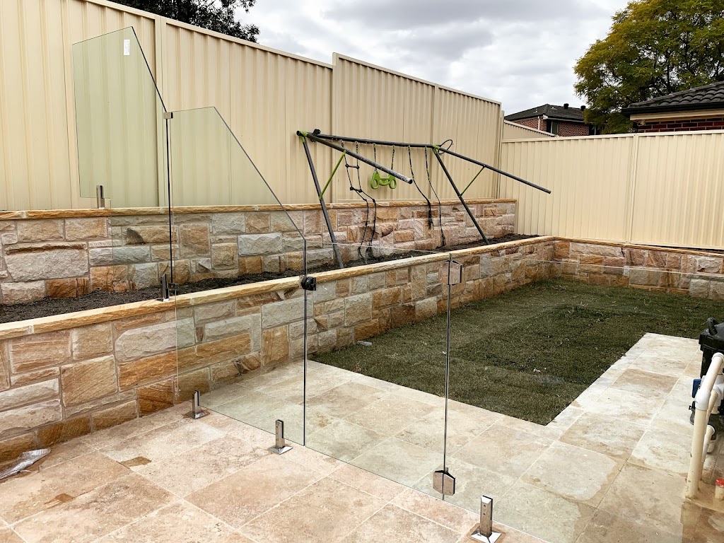 Glazed Up Glass | 4/4 Maxim Pl, St Marys NSW 2760, Australia | Phone: 0450 878 455