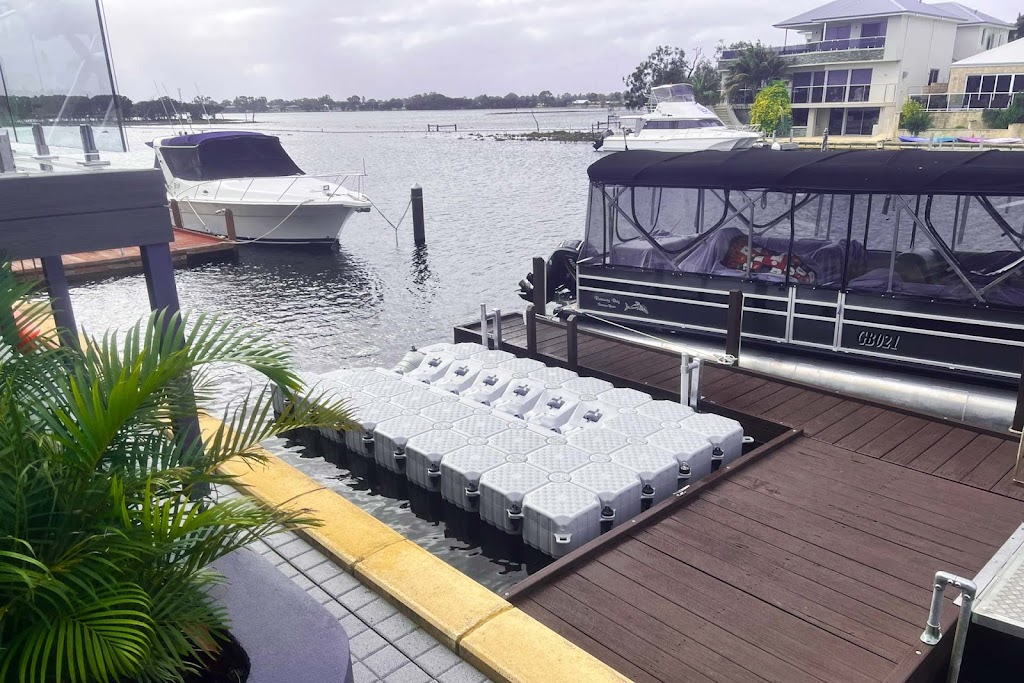 Ezy Roll Boat Docks | 11 King James Ct, Paradise Point QLD 4216, Australia | Phone: 0407 120 061