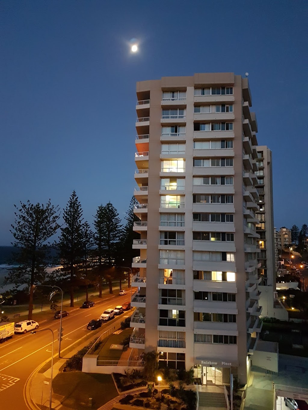 Rainbow Place Holiday Apartments | lodging | 180 Marine Parade, Coolangatta QLD 4225, Australia | 0755369144 OR +61 7 5536 9144