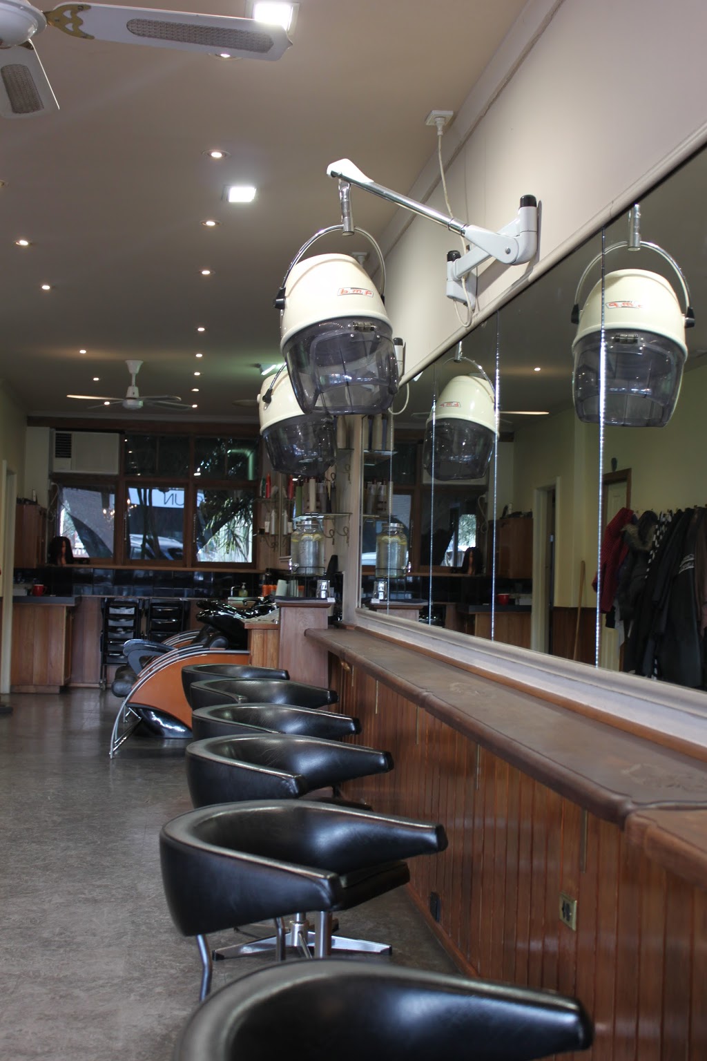 Mark Barker Hairdressing | hair care | 20 N Concourse, Beaumaris VIC 3193, Australia | 0395893365 OR +61 3 9589 3365