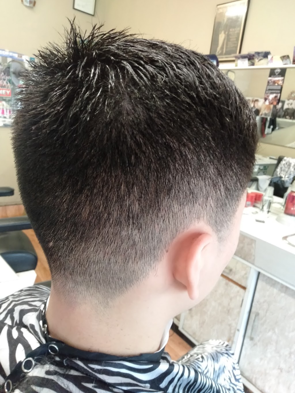 Chris barber shop | hair care | 135 Morehead St, Waterloo NSW 2017, Australia | 0296981247 OR +61 2 9698 1247