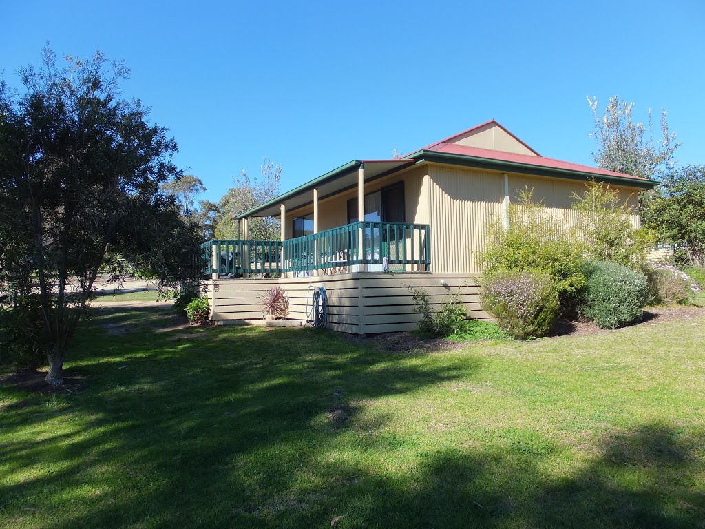 Lakes Entrance Country Cottages | lodging | 303 Colquhoun Rd, Lakes Entrance VIC 3909, Australia | 0351554314 OR +61 3 5155 4314