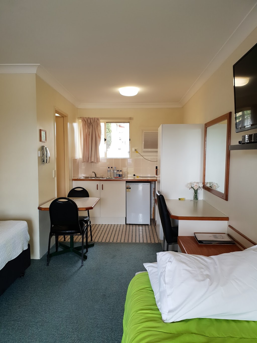 Country Rose Motel | lodging | 2 Palmer Ave, Warwick QLD 4370, Australia | 0746617700 OR +61 7 4661 7700